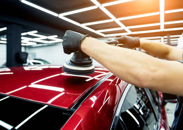 car service worker polishes a car details with orbital polisher. - polishing car imagens e fotografias de stock