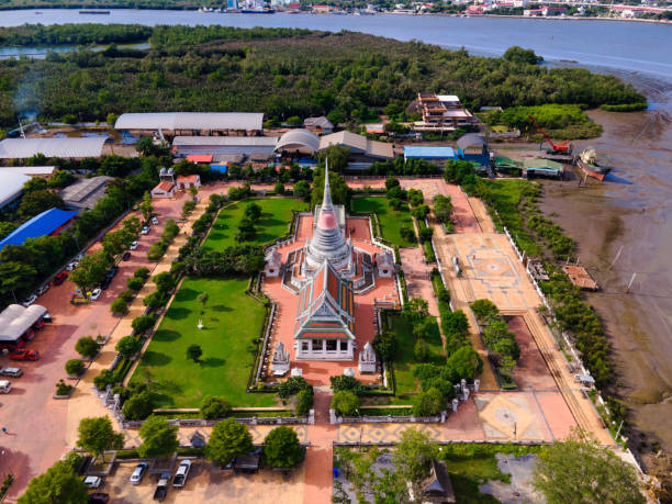 istock Samut Prakan / Thailand / July 27, 2020 : Phra Samut Chedi, The construction of Samut Prakan and various fortresses The area was originally an island surrounded by water 1276985920