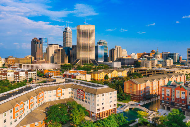 aerial view of indianapolis usa - indianapolis skyline cityscape indiana imagens e fotografias de stock