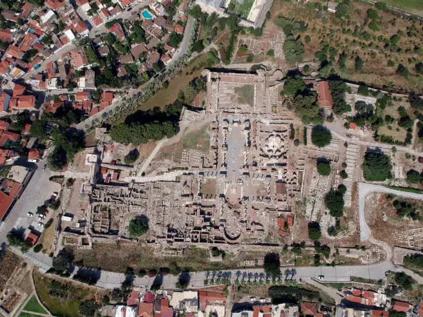 İzmir Selçuk St John Kilisesi kalıntılarının tam tepeden hava görüntüsü.
