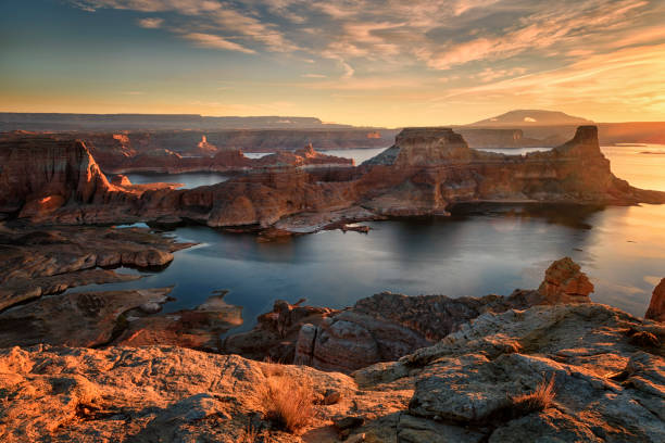 ee.uu. arizona alstrom point al amanecer - sunset dusk mountain reservoir fotografías e imágenes de stock