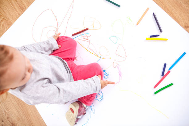 istock Little baby girl drawing 1277084590
