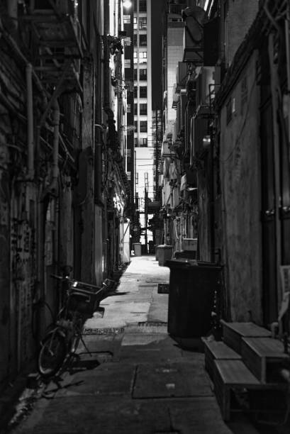 tył ulicy - narrow alley zdjęcia i obrazy z banku zdjęć