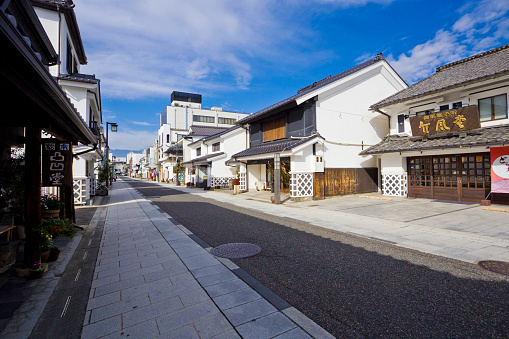 Nakamachi is a street lined by several nicely preserved, old buildings, including a number of warehouse-type buildings (kura) with massive, white painted walls, a characteristic of former merchant districts.