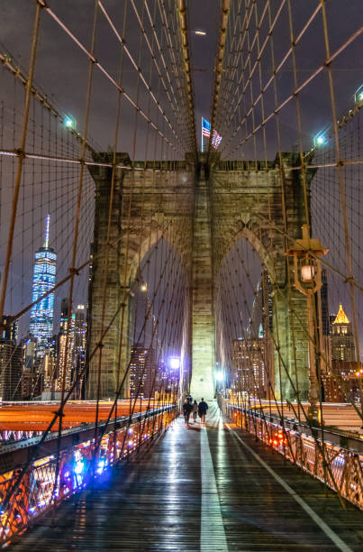 most brooklyn w nocy, nowy jork - brooklyn bridge bridge brooklyn stone zdjęcia i obrazy z banku zdjęć