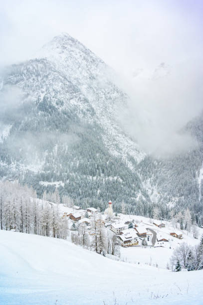 그라나이스 - 겨울 풍경 풍경, 레흐탈, 르우테에서 오스트리아의 가장 작은 마을 - mountain reutte winter nobody 뉴스 사진 이미지