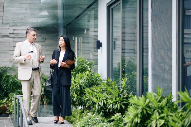 istock Talking business people 1277144118