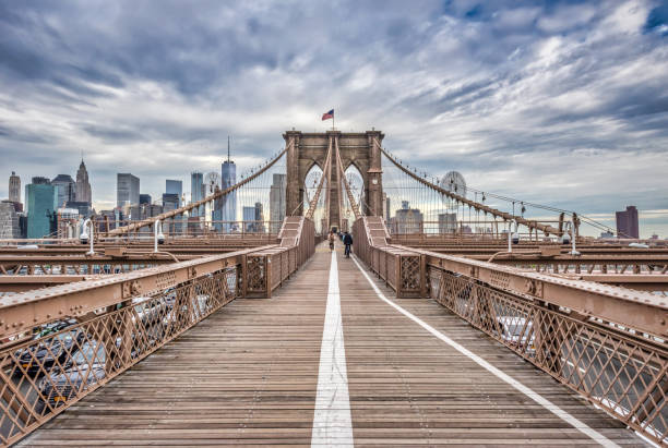 pont de brooklyn et lower manhattan, new york - brooklyn bridge bridge brooklyn stone photos et images de collection