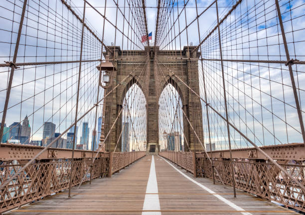 brooklyn bridge i dolny manhattan, nowy jork - brooklyn bridge bridge brooklyn stone zdjęcia i obrazy z banku zdjęć