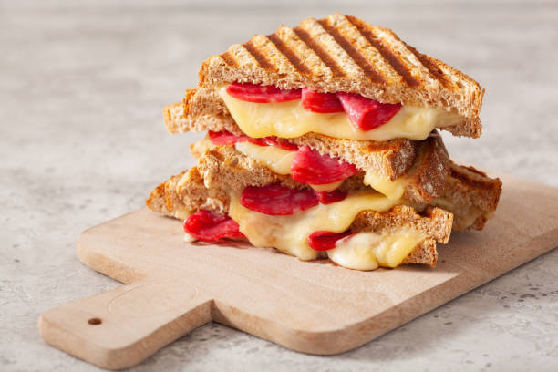 grillad salami- och ostsmörgås - cheese sandwich bildbanksfoton och bilder