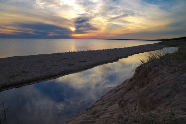 istock Upper Peninsula Lake Michigan Sunset Beach Landscape 1277222699
