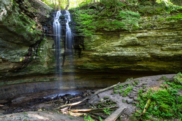 istock Michigan Memorial Falls In Munising 1277225506