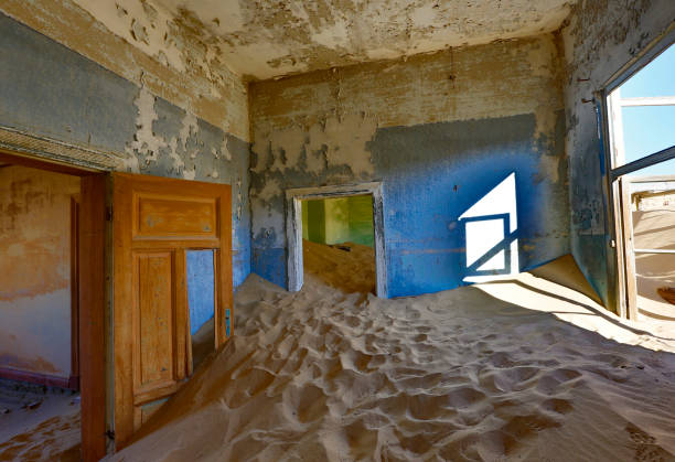 istock Sand has invaded and taken over these rooms in Kolmanskoppe 1277263940
