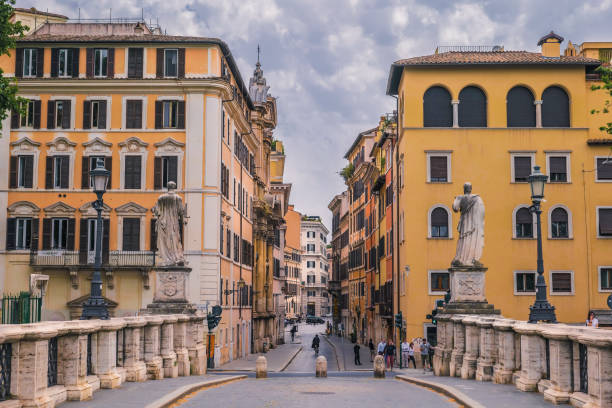 バチカン近くのローマのサンタンジェロ橋を照らす夕日の光 - ponte sant angelo ストックフォトと画像