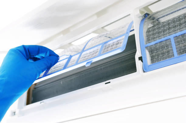 istock Specialist cleans and repairs the wall air conditioner 1277411768