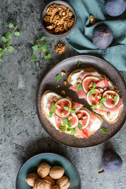 Sandwich with goat cheese, prosciutto, figs and walnuts