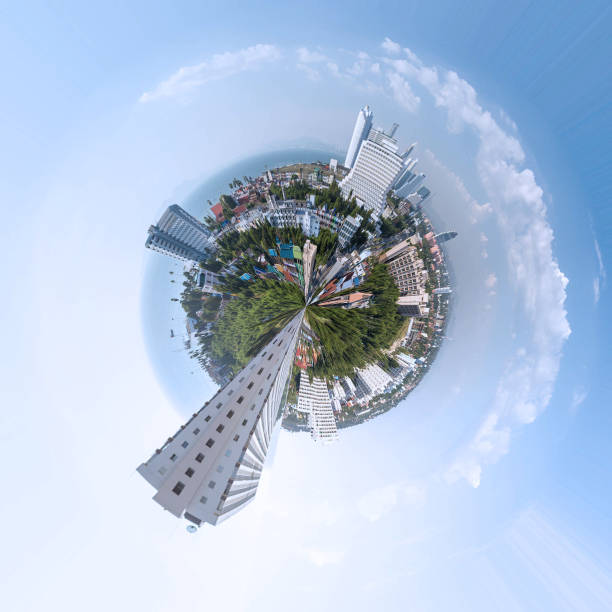 pattaya tailandia ángulo de visión panorámicas de 360 grados del efecto de coordenadas polares del planeta - kaleidoscope planet fotografías e imágenes de stock