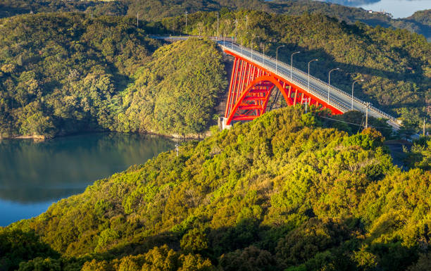 ponte rosso a matsusaka, baia di ise - ise foto e immagini stock