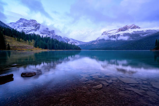 istock Emerald Lake Banff, Alberta Kanada travel destination in night 1277540023