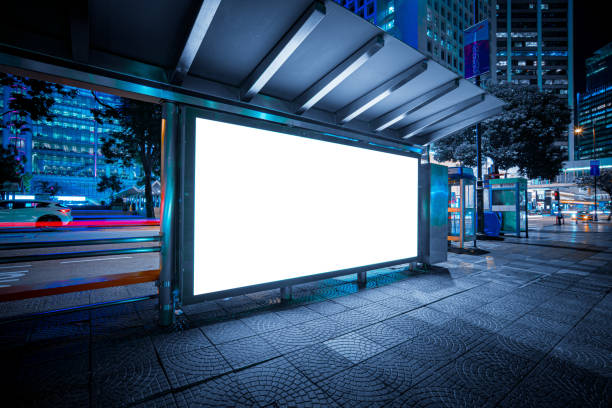 boîtes lumineuses modernes de publicité de ville dans hong kong - hong shopping night skyline photos et images de collection