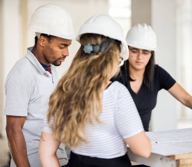 istock Reviewing building drawing at site 1277563756