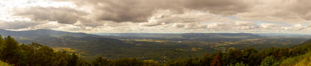 a scenic vista of shenandoah valley as seen from a scenic overlook by skyline drive. - panoramic great appalachian valley the americas north america imagens e fotografias de stock