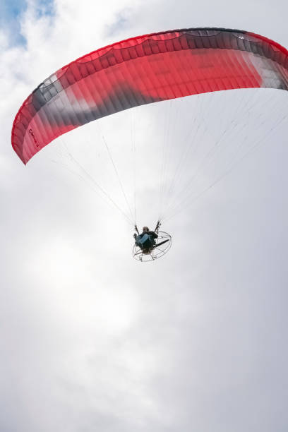 전원 패러글라이더 - extreme sports air sport recreational pursuit ultralight 뉴스 사진 이미지