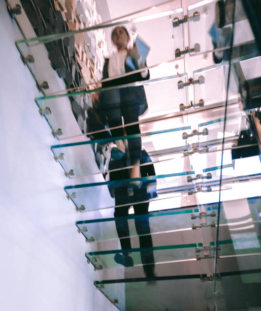 uomini d'affari che camminano su moderne scale di vetro - urgency speed construction walking foto e immagini stock