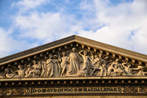 Detail of the frontispiece of the Church of La Madeleine, in Paris. This neoclassical building, designed by Napoleon to pay tribute to the victories of his Grand Armée at the beginning of the 19th century, later became a Catholic temple, a use it still has today.
