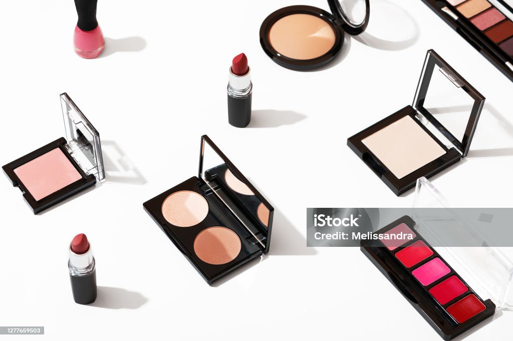  Conjunto De Cosméticos Profesionales Para El Maquillaje De Moda Sobre Fondo Blanco Aislado Vista Superior De Los Productos De La Industria De La Belleza Accesorios Cosméticos Para Mujer Lápiz Labial Sombra De