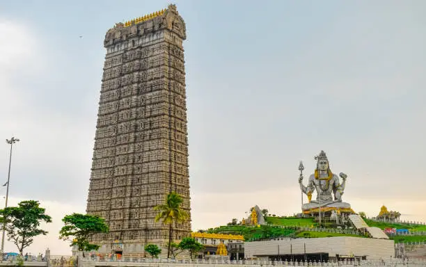 Murudeshwara temple and Shiva statue together.