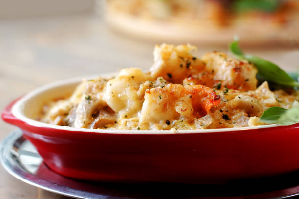 golden gebackene meeresfrüchte lasagne - plate food fusion food color image stock-fotos und bilder