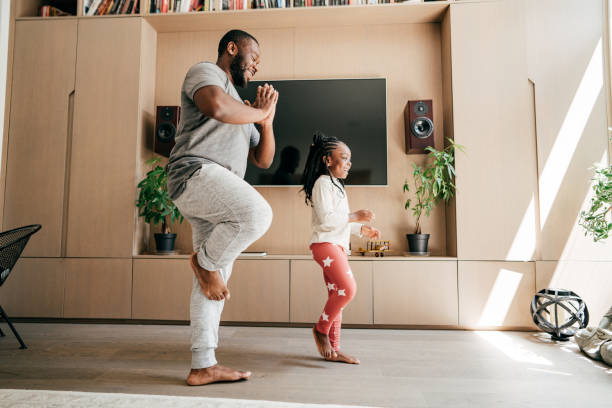yoga and meditation for little energizers . dad and daughter practicing yoga together - pai e filha a dançar imagens e fotografias de stock