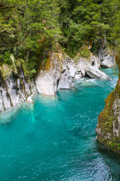 kawarau river, queenstown, south island, nouvelle-zélande - kawarau river photos et images de collection