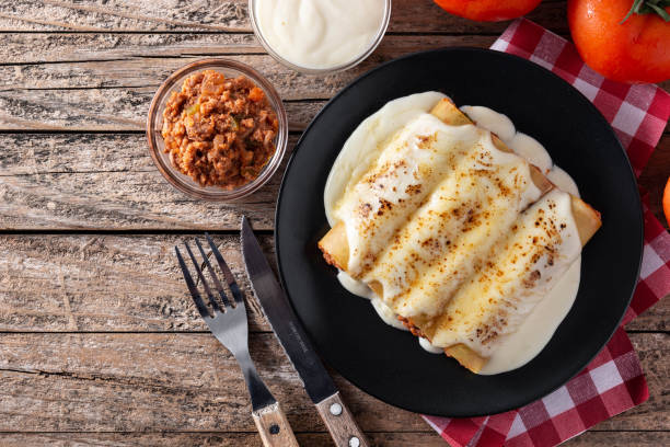 Deliciosa massa de canelone de carne - foto de acervo