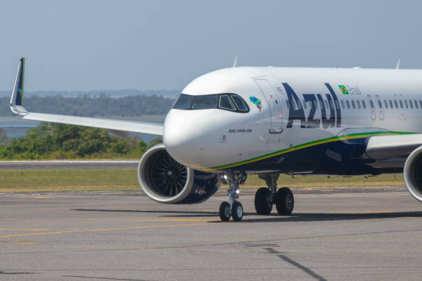 Airbus A320-NEO of AZUL Brazilian Airlines Santarem/Para/Brazil - Sep 29, 2020: Airplane from AZUL Brazilian Airlines, taxiing on the taxiway at Santarem Airport (SBSN). A new Airbus A320-NEO, registration PR-YSG. stm photos stock pictures, royalty-free photos & images