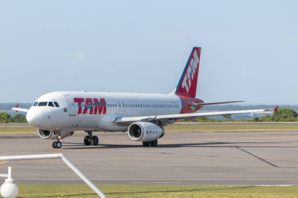Airbus A320 of LATAM Airline Santarem/Para/Brazil - Sep 29, 2020: LATAM plane, still painted by TAM, taxiing through the taxiway at Santarem Airport (SBSN). An Airbus A320, registration PT-MZZ para ascending stock pictures, royalty-free photos & images