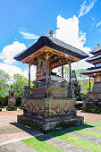 der-hindu-tempel-von-pura-puseh-desa-batuan-einzigartiger-balinesischer-stil-batuan-village.jpg?b=1&s=170x170&k=20&c=M7e-eKisKB5adkRQQRshnQj6C06zgqFJHBsu4myvT_I=