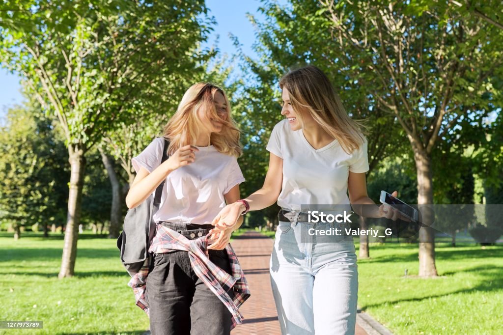 молодые девушки-подростки