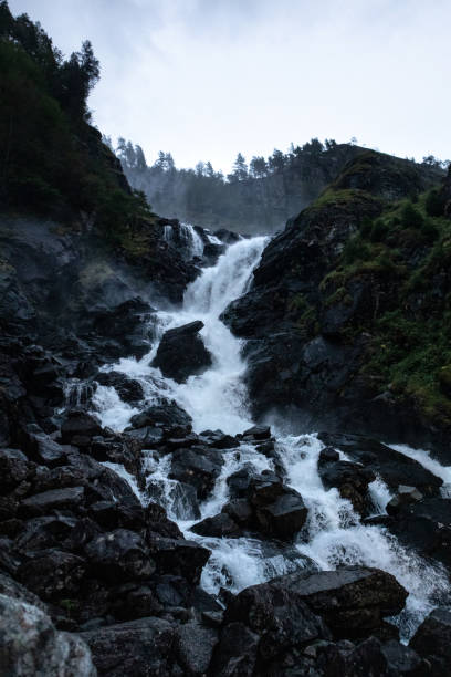 latefossen unique waterfall main big flow in dark - bridge norway odda falling imagens e fotografias de stock