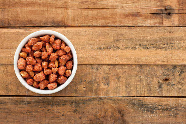 arachidi candite - peanut bowl nut circle foto e immagini stock