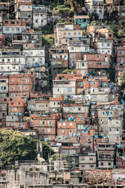 리우데자네이루의 가난한 동네파벨라스의 판잣집 - slum rio de janeiro poverty brazil 뉴스 사진 이미지