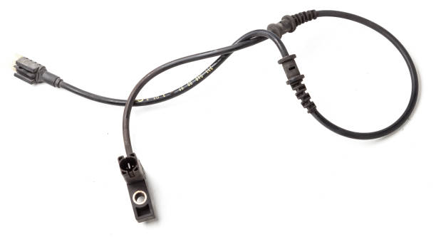 Wheel speed sensor of vehicles equipped with electronic active safety systems and auxiliary control systems. Anti-lock brake system (ABS) measuring instrument. Used spare parts from junkyard catalog. sensor de velocidad de rueda de vehículos equipados con sistemas electrónicos de seguridad activa y sistemas de control auxiliar. instrumento de medición del sistema de frenos antibloqueo (abs). piezas de repuesto usadas del catálogo de chatarrerías.