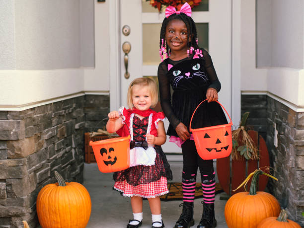 istock Halloween Children Trick or Treating 1278034212