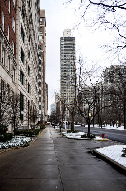 istock Winter day on Chicago street 1278053944