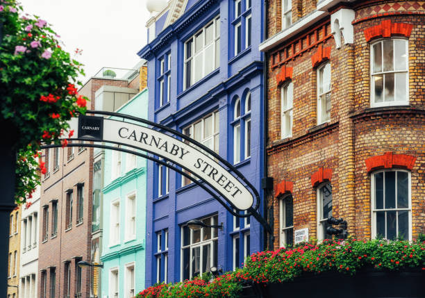 carnaby street em soho, londres - london england sign street street name sign - fotografias e filmes do acervo
