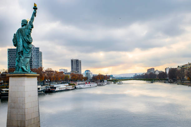 istock The little statue of freedom Paris 1278059622