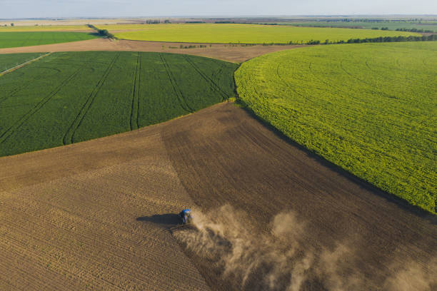 aerial view of tractor on agriculture field - ukraine nature imagens e fotografias de stock