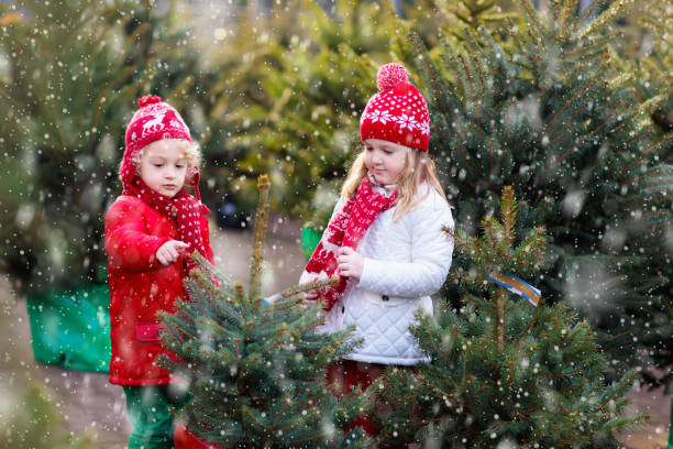 istock Kids buying Christmas tree 1278213282
