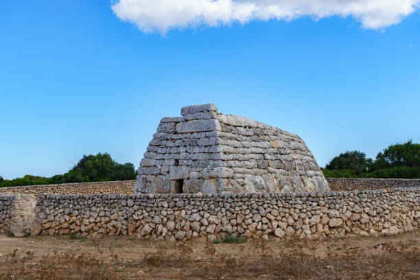 naveta des tudons, prehistoric tomb - menorca, balearic islands, spain - sentinels of the tomb fotografías e imágenes de stock